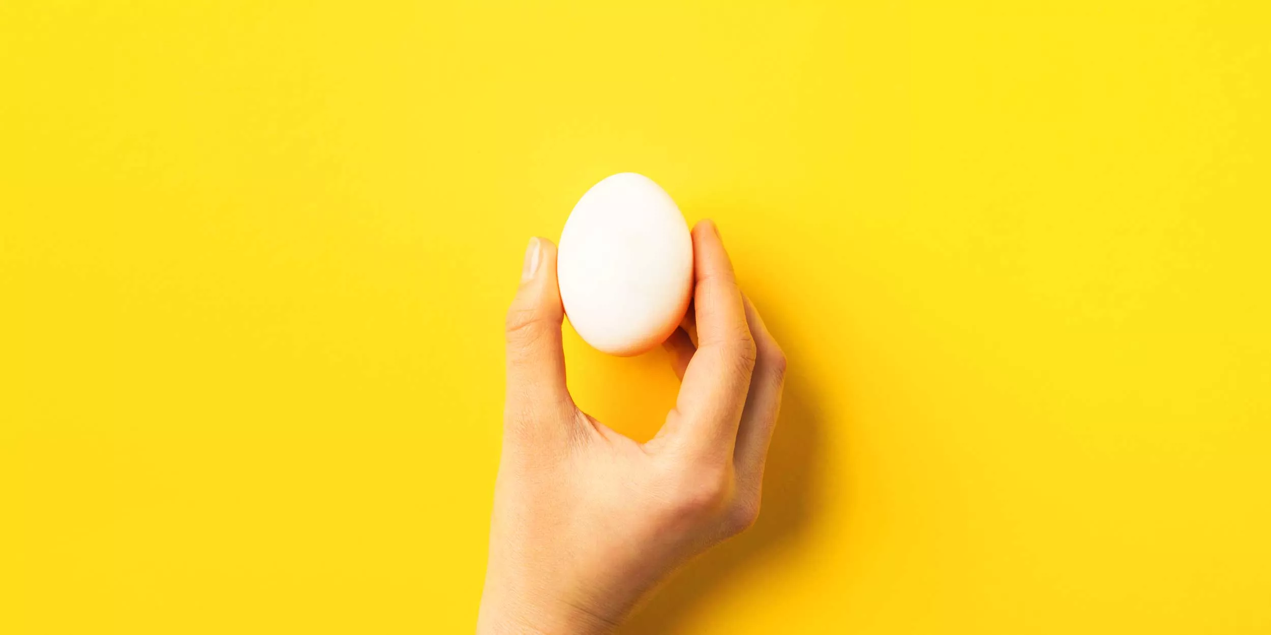 This egg. Чем заменить яйцо. Яйко. Яйко картинка. Держи яйцо.